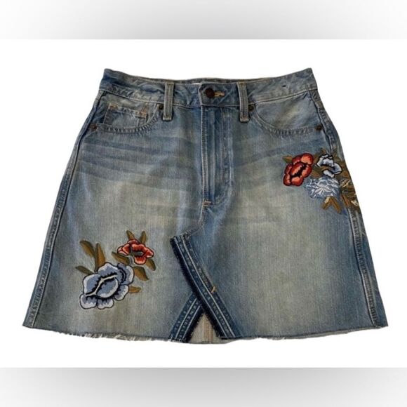Abercrombie & Fitch embroidered jean Skirt Ram hem NWOT - Picture 1 of 6